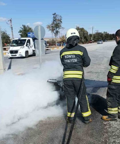 Konya'da Seyir Halindeyken Yanan Motosiklet Kullanılamaz Hale Geldi