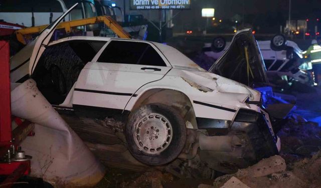 Otomobil Takla Attı Yoldan Geçen Yaya ile Birlikte 4 Kişi Yaralandı