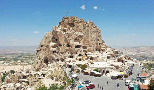 Kapadokya'nın İncisi Uçhisar Kalesi, 2023'te 300 Bin Ziyaretçiyle Zirvede