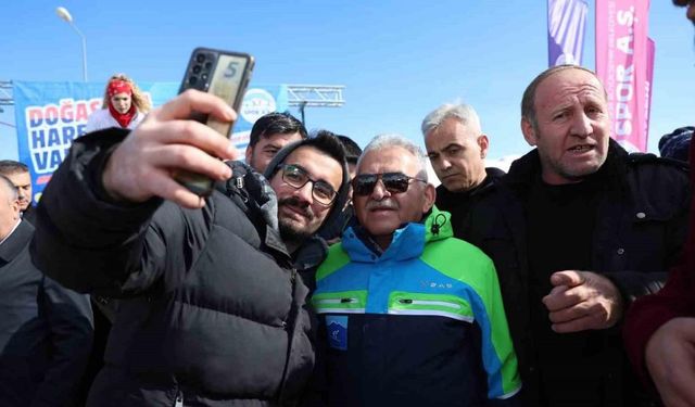 Erciyes Kış Festivali'nde Başkan Büyükkılıç Vatandaşlarla Buluştu