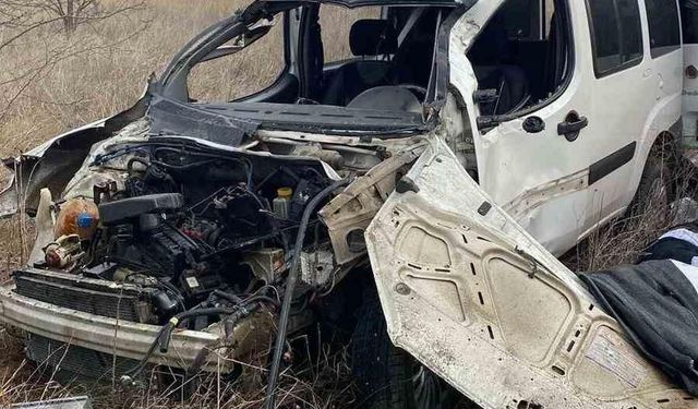 Kırıkkale'de Takla Atan Hafif Ticari Araç Hurdaya Döndü: 2 Ağır Yaralı