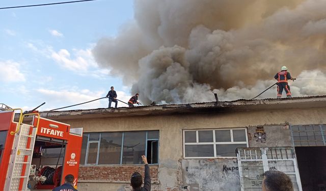 Malatya'da Yangın Panik Yaratı: 7 İş Yeri Hasar Gördü