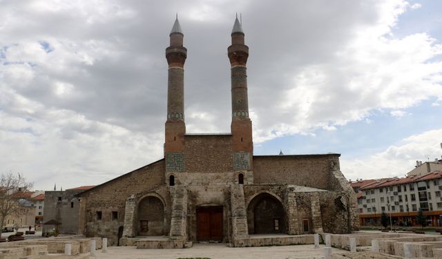 Sivas’ta 11 Camide Hatimle Teravih Namazı Kılınacak