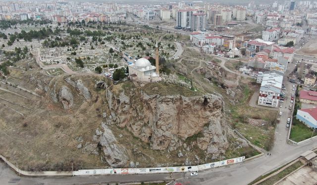 Sivas'ta Uçurumun Kıyısındaki Türbe: Abdulvahap Gazi Hazretleri