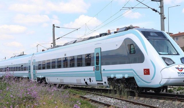 Uçak Hızında Yerli Trenler: Türkiye Demiryolu Ulaşımında Dev Adım Atıyor