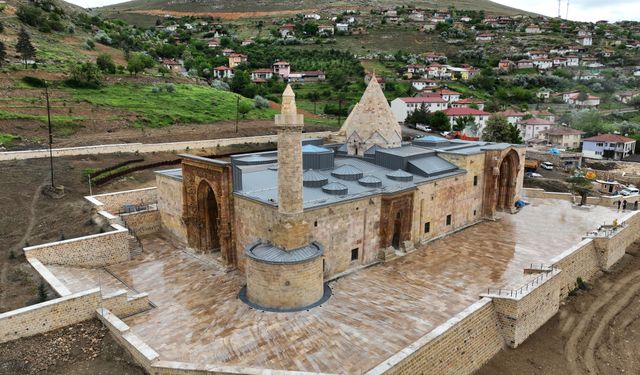 Anadolu'nun El Hamrası Yeniden Hayat Buluyor: Divriği Ulu Camii ve Darüşşifası 9 Yıllık Restorasyon Sonrası Ziyaretçiler