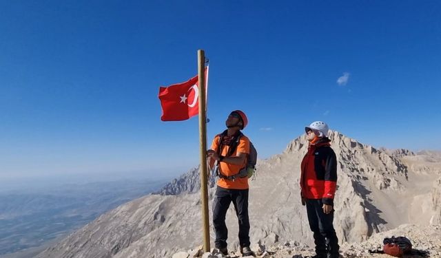 Kırşehirli Dağcılar Eznevit Zirvesini Fethetti!