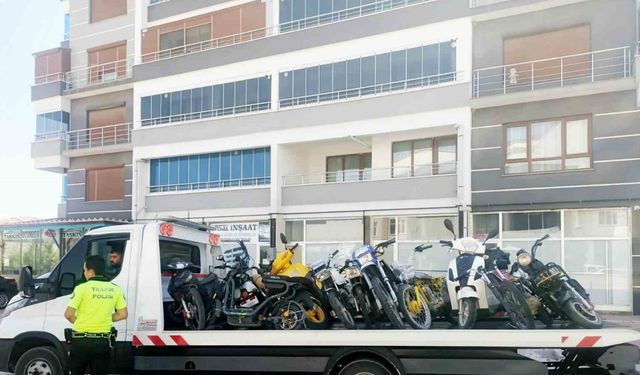 Kulu'da Trafik Güvenliği İçin Operasyon: Plakasız ve Belgesiz Motosikletlere El Konuluyor!