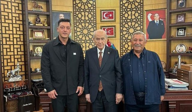 Mesut Özil'den Sürpriz Ziyaret: MHP Lideri Bahçeli ile Bir Araya Geldi