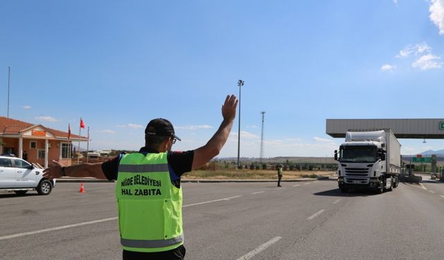 Niğde Belediyesi Hal Zabıta Ekiplerinden Kayıt Dışı Ürünlere Karşı Sıkı Denetim