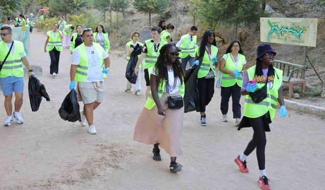 Aksaray’da “Karbon Ayak İzi” Projesi: Yabancı Öğrenciler Ihlara Vadisi'nde Temizlik Yaptı