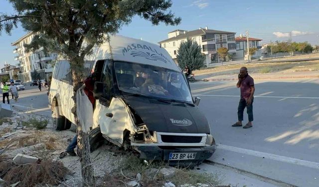 Aksaray’da Trafik Kazası: 15 Yaralı