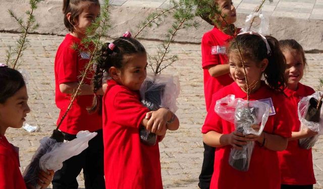 Yozgat’ta Birinci Sınıf Öğrencileri Fidanlarla Karşılandı