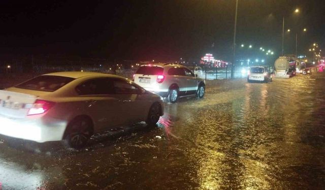 Yozgat’ta Sağanak Yağışlar Yollarda Su Birikintilerine Yol Açtı: Trafikte Aksamalar Yaşandı