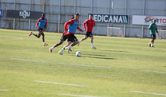 Sivasspor'da Kapalı Kapılar Arkasında Antrenmanlar Sürüyor