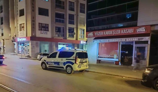 Eskişehir'de Dayı Yeğenini Bıçakladı! Genç Adamın Hayatı Tehlikede