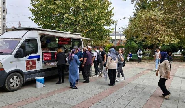 Eskişehir’de İkbal Uzuner ve Ayşenur Halil İçin Lokma Dağıtıldı