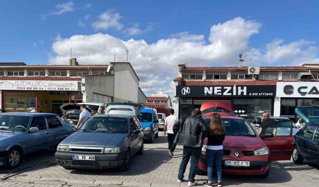 Eskişehir'de Oto Galericileri Hafta Sonu Yoğunluğuyla Canlandı