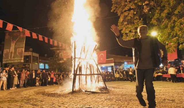 Güdül’de Cumhuriyet Bayramı Coşkuyla Kutlandı: Sinsin Ateşi Etkinliği