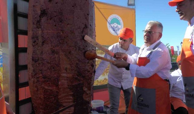 Kayseri Gastronomi Günleri'nde Rekor Kırıldı: 1 Ton Sucuk Döner Dağıtıldı!