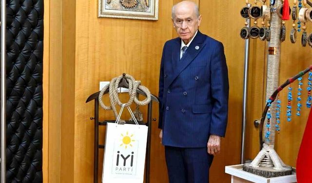 MHP Lideri Bahçeli, İYİ Parti’nin Fırlattığı İpi Makam Odasına Astı