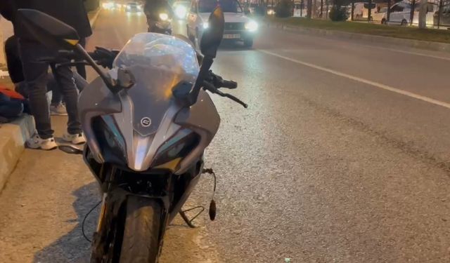 Adıyaman’da Motosiklet ile Otomobil Çarpıştı: 1 Yaralı