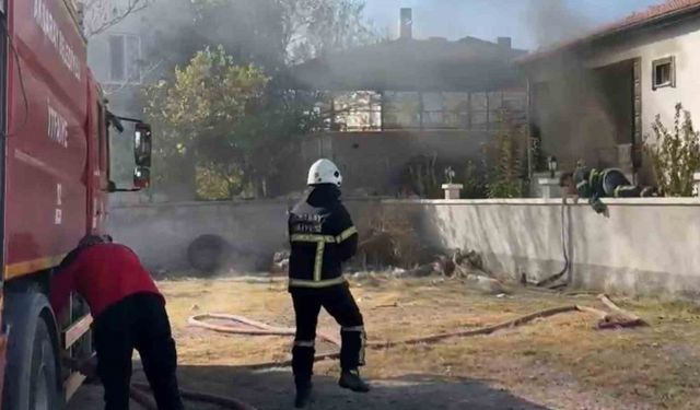 Aksaray'da Müstakil Evdeki Bodrum Yangını Paniğe Neden Oldu