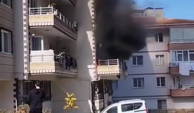 Ankara Mamak'ta Apartman Dairesinde Yangın Paniği