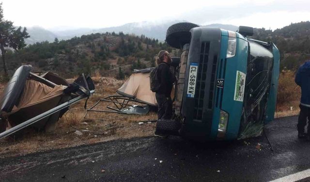 Antalya'da Minibüs Devrildi: 1 Yaralı