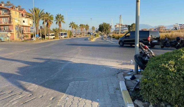 Antalya'da Motosiklet Kazası: İki Yaralı