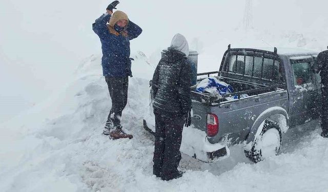 Artvin'de Kar Yağışı Etkili Oldu, Mahsur Kalan 3 Fransız Turist Kurtarıldı