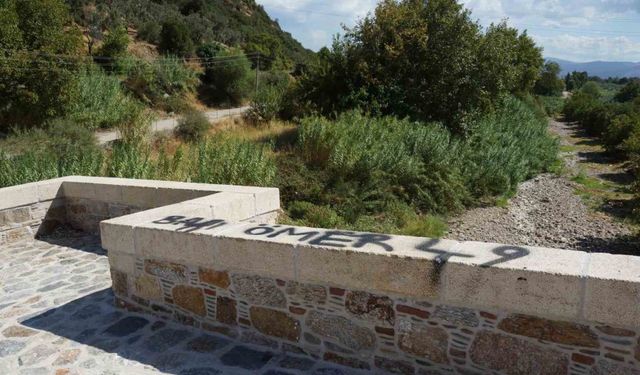 Aydın’daki Tarihi Çatma Köprü, Vandalların Hedefi Oldu