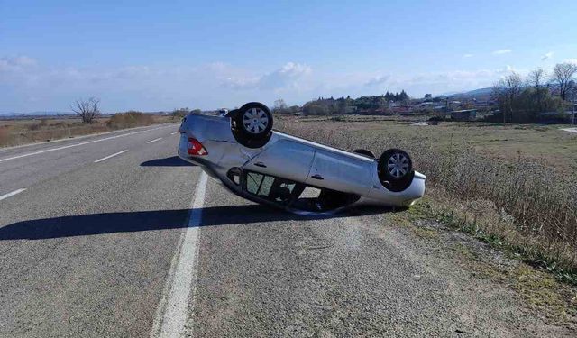 Balıkesir’de Trafik Kazası: Takla Atan Otomobilde Bir Kişi Yaralandı