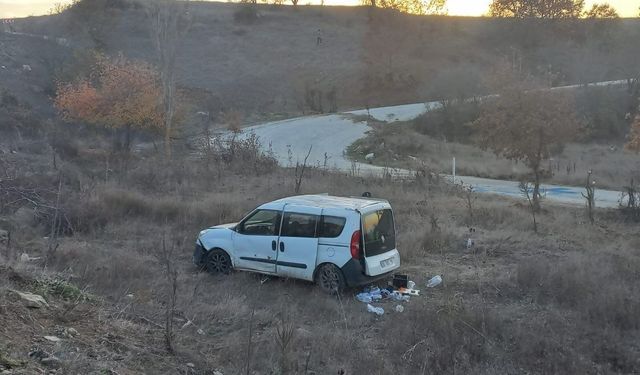 Bilecik’te Trafik Kazası: Ticari Araç Şarampole Yuvarlandı, 1 Yaralı