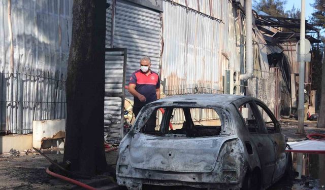 İzmir'de Kimya Fabrikasında Yangın: 2 Kişi Yaralandı