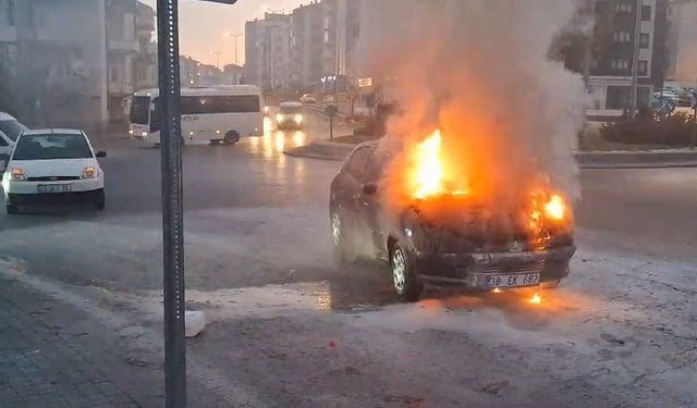 Kayseri’de Seyir Halindeki Otomobilde Yangın Çıktı