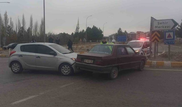 Konya Seydişehir'de Çarpışma: İki Sürücü Yaralandı