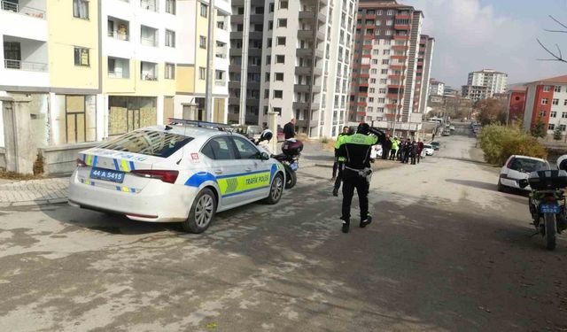 Malatya’da Otomobil Öğrencilerin Arasına Daldı: 8 Kişi Yaralandı