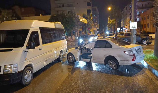 Manavgat'ta Zincirleme Trafik Kazası: 1 Yaralı