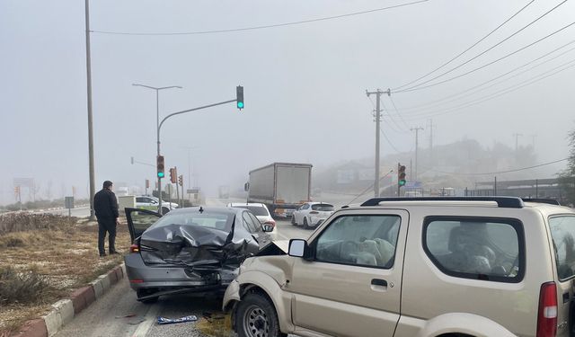 Manisa’da Zincirleme Trafik Kazası: 2 Yaralı