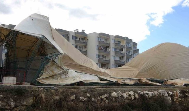 Mersin'de Fırtına Büyük Hasara Yol Açtı