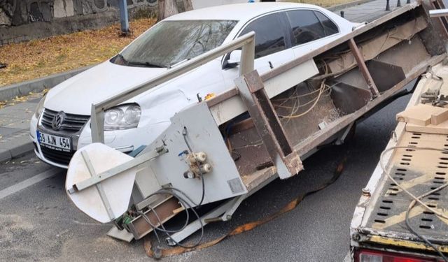 Tekirdağ’da Bıçkı Makinesi Düşen Kamyonet Kazaya Sebep Oldu