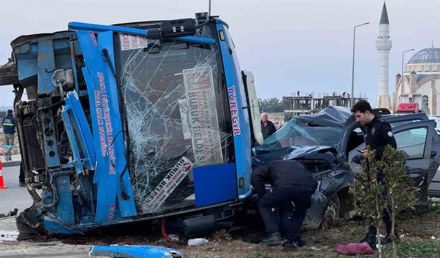 Adana'da Kan Donduran Kaza: Midibüs ile Cip Çarpıştı, 7 Kişi Yaralandı