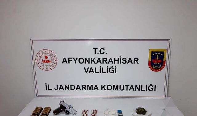 Afyonkarahisar’da Uyuşturucu Satışı Yapan Şahıs Yakalandı, Çok Sayıda Uyuşturucu Madde Ele Geçirildi