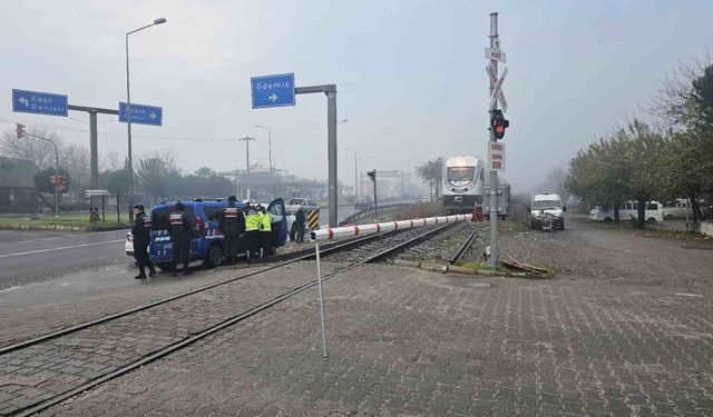 Aydın’da Tren Çarpan Kadın Ağır Yaralandı