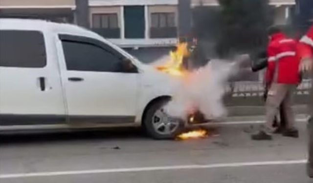 Batman’da Seyir Halindeki Hafif Ticari Araçta Yangın Çıktı