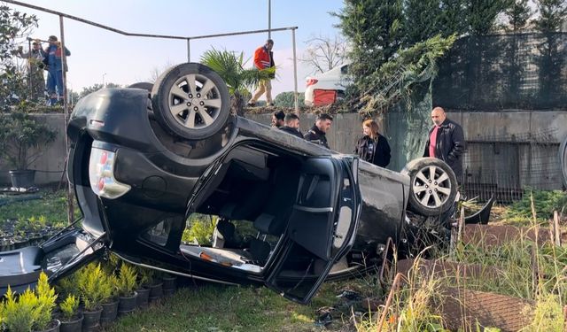 Bursa’da Kontrolü Kaybeden Sürücü, Çiçek Bahçesine Uçtu