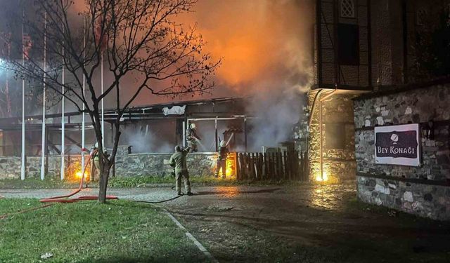 Bursa’da Otel'de Yangın: Alevler Geceyi Aydınlattı