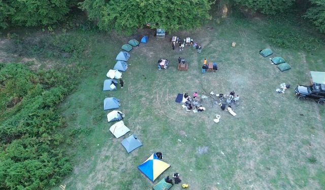 Düzce’de Üniversite Öğrencileri Doğayla İç İçe Kamp Yaparak Keyifli Anlar Yaşadı