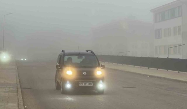 Elazığ’da Yoğun Sis, Ulaşımı Zorluyor